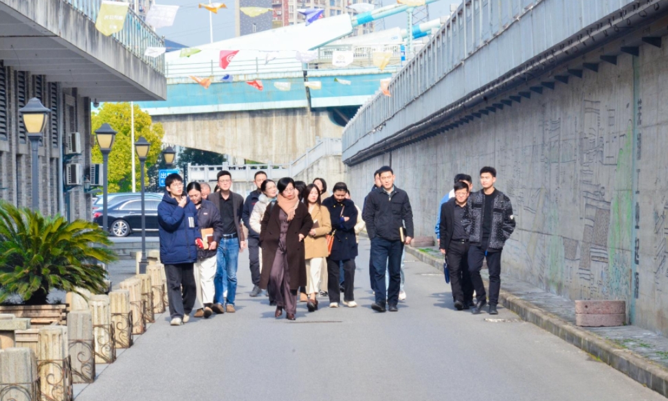 “走進(jìn)園區(qū)，共享未來(lái)”鏡湖區(qū)高層次人才服務(wù)企業(yè)雙向促進(jìn)對(duì)接交流活動(dòng)在園舉辦